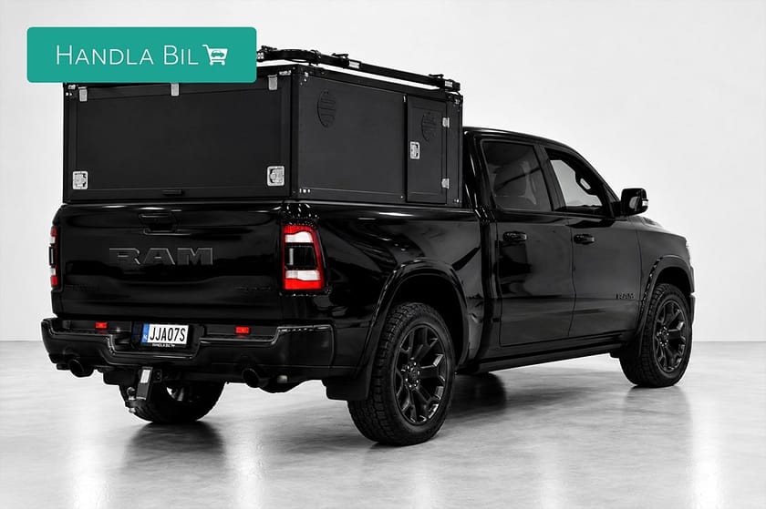 Bild 5 av RAM 1500 Crew Cab 5.7 V8 HEMI Limited Night 3+1 Hundkåpa Släde Luft Moms