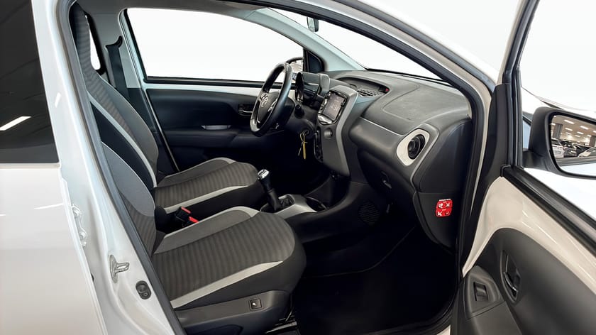 Bild 3 av Toyota Aygo 1.0 VVT-i 72hp X-PLAY / B-KAMERA /