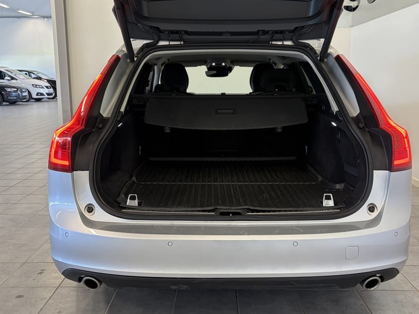 Bild 4 av Volvo V90 D4 AWD 190hk Momentum Advanced SE Aut/Drag