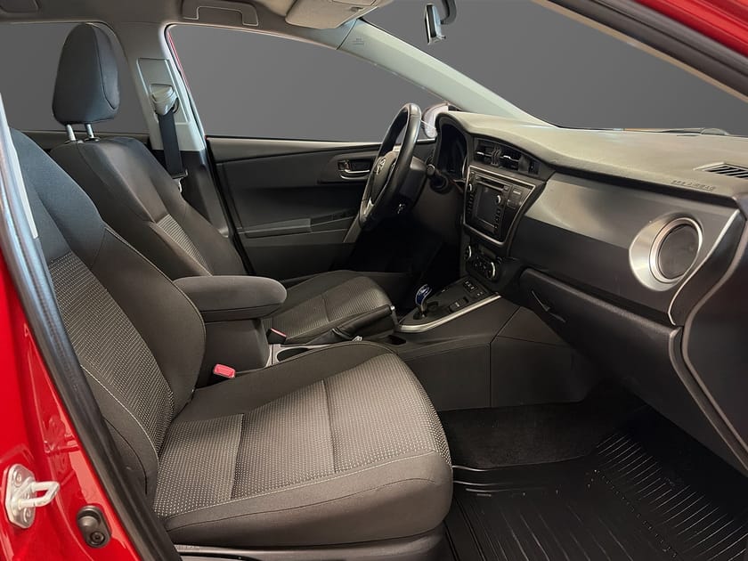 Bild 3 av Toyota Auris Touring Sports Hybrid 1.8 TS EDITION 50 SKYVIEW VINTERHJUL