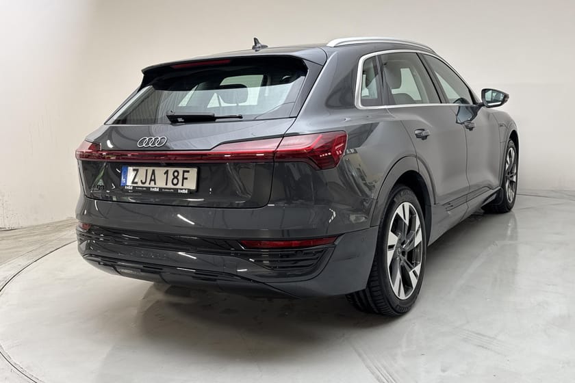 Bild 3 av Audi Q8 50 e-tron quattro 340hk Helläder Assistans Tour