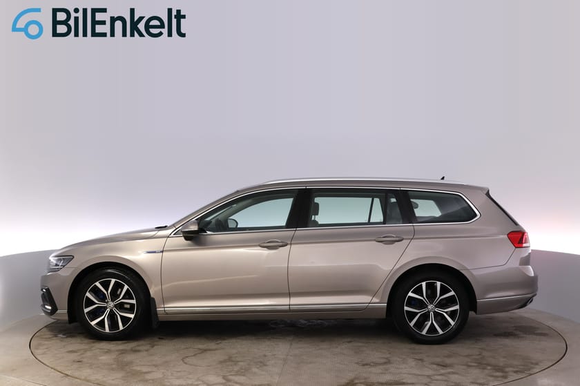 Bild 5 av Volkswagen Passat Sportscombi GTE SC 1.4 TSI DSG Pano Kamera Cockpit
