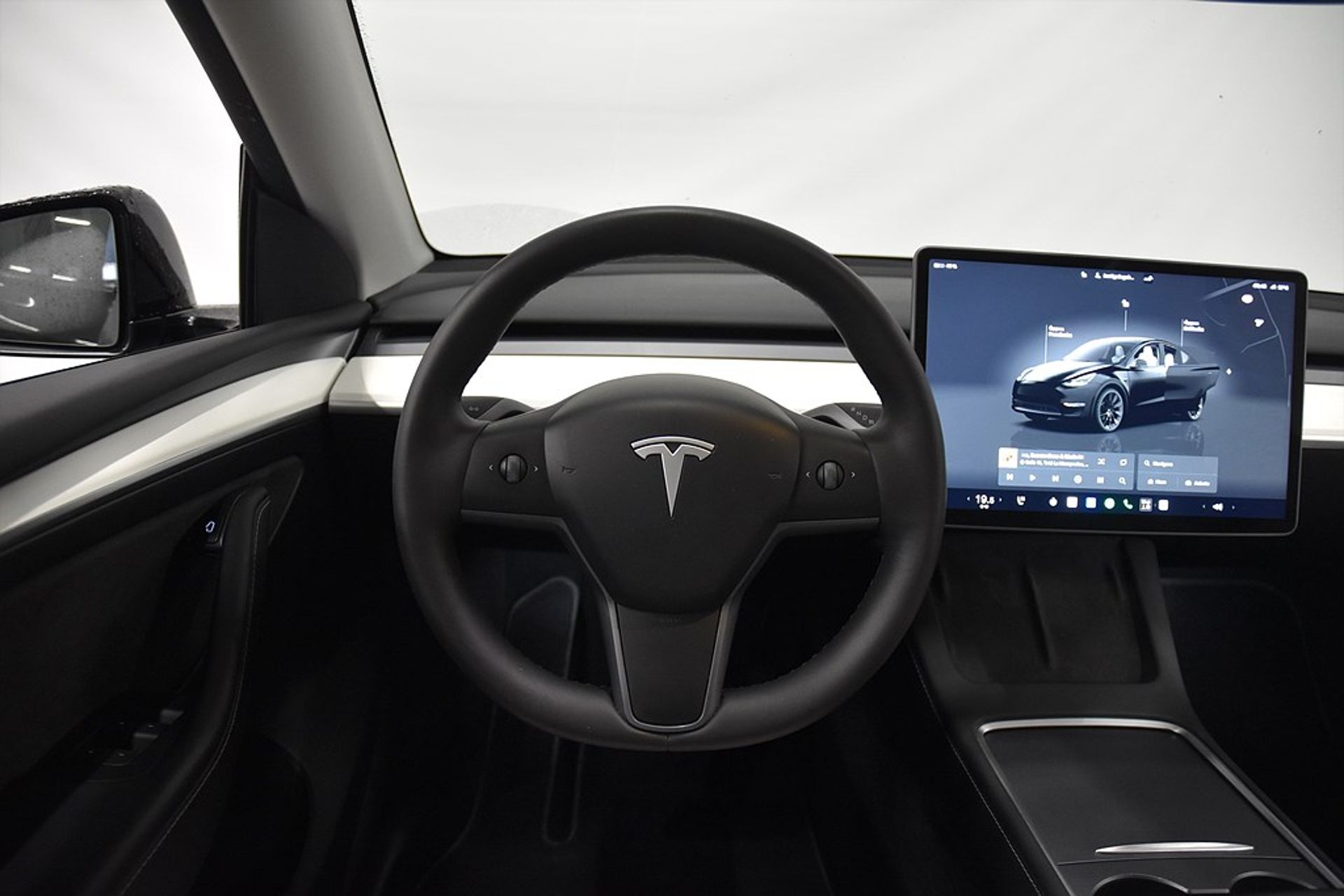Tesla Model Y 2023, bild 2/10