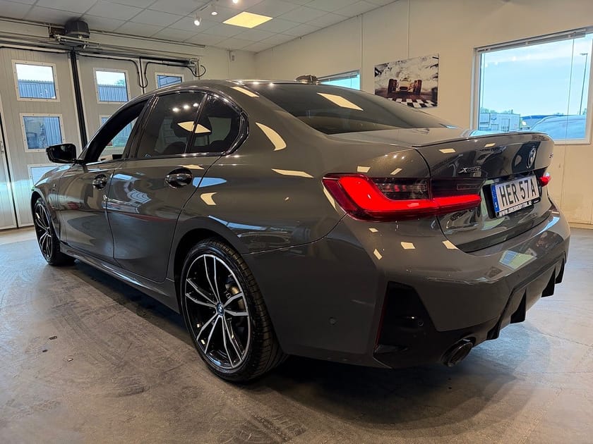 Bild 3 av BMW 330e xDrive Sedan Steptronic M Sport H/K Gps Adaptiv Moms
