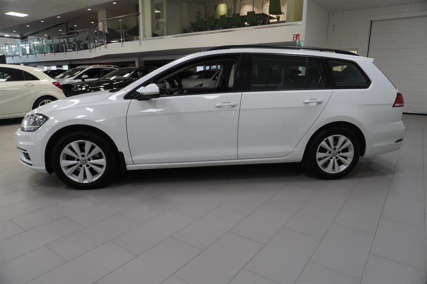 Bild 3 av Volkswagen Golf Sportscombi 1.0 TSI 110 hk Drag B-Kamera