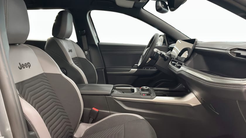 Bild 3 av Jeep Compass e-Hybrid MHEV 145HK ALTITUDE