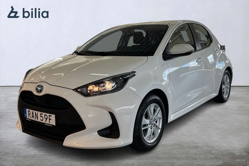 Bild 1 av Toyota Yaris Hybrid 1,5 5D Active - NYSERVAD - NYA DÄCK - NY BES