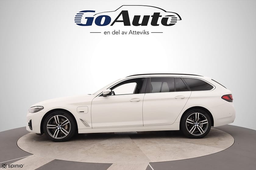 Bild 5 av BMW 530e xDrive Touring 292 hk | Laddhybrid Fyrhjulsdrift Skinn