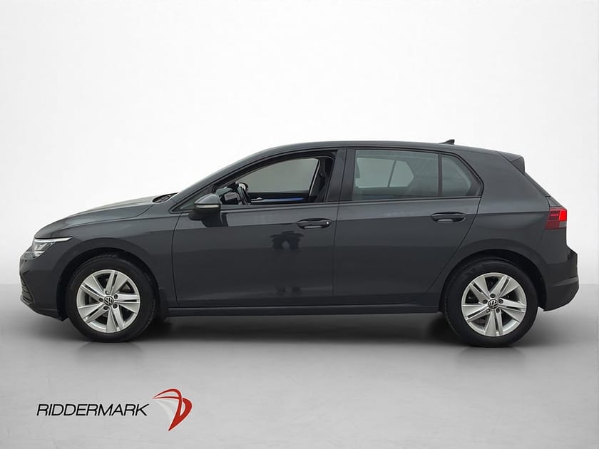 Bild 5 av Volkswagen Golf 1.0 eTSI 110hk Cockpit Sensorer CarPlay Navi
