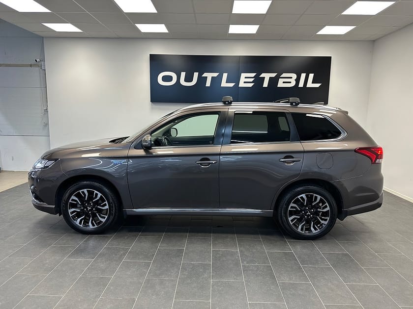 Bild 2 av Mitsubishi Outlander PHEV CVT Business Dragkrok RockFord 360-kam Läder
