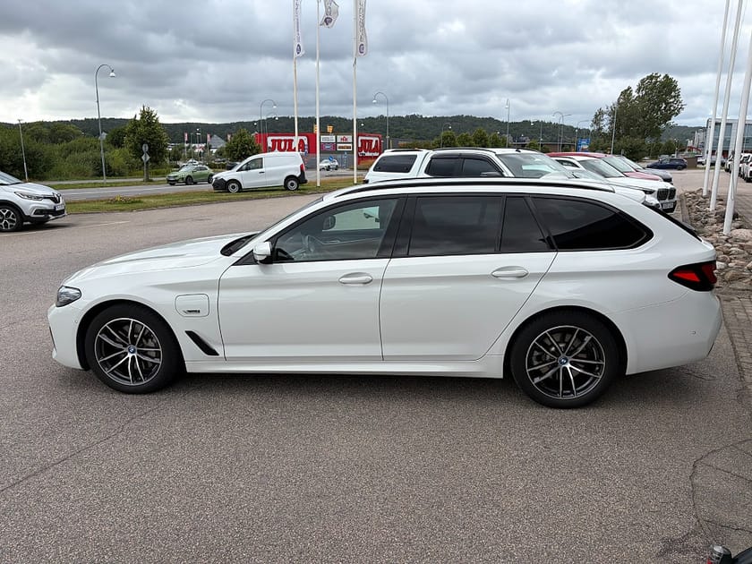 Bild 3 av BMW 530e xDrive Touring Steptronic M Sport, Drag, Backkamera