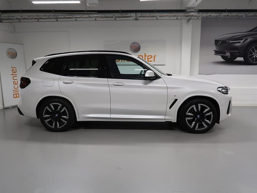 Bild 5 av BMW iX3 Charged M Sport V-Däck ingår Pano-Skinn-Kamera-Drag-A