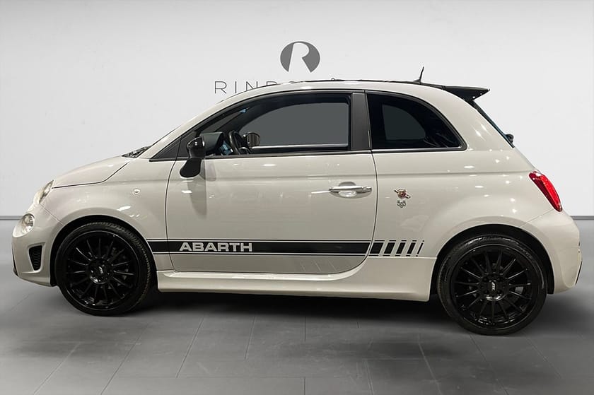 Bild 4 av Abarth 595 1.4 T-JET 16V 145 HK NAVI CARPLAY NYSERV 7400MIL 17"