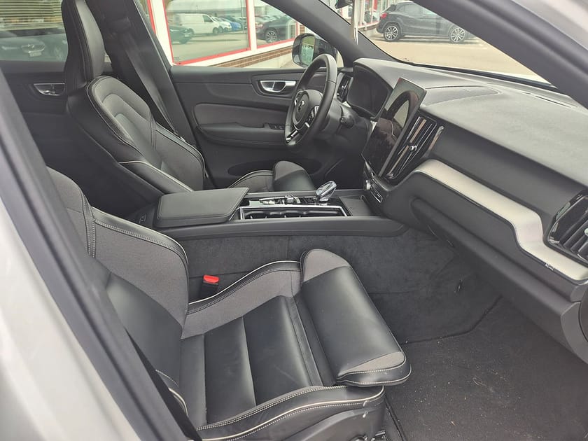 Bild 4 av Volvo XC60 Recharge Black Edition Plus AWD 350HK 4x4 Panorama Läd