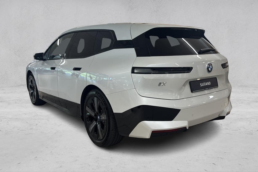 Bilde 3 av BMW iX xDrive50 50 Fully charged | Sportspakke | BSI | Skinn