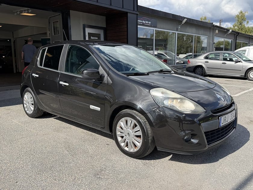 Bild 1 av Renault Clio  Halvkombi 5-dörrars 1.5 dCi Euro 5 Besiktigad