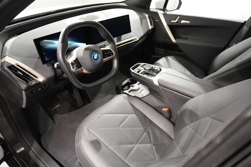 Bild 4 av BMW iX xDrive40 Sport Sky Lounge Drag Laser H K DAP