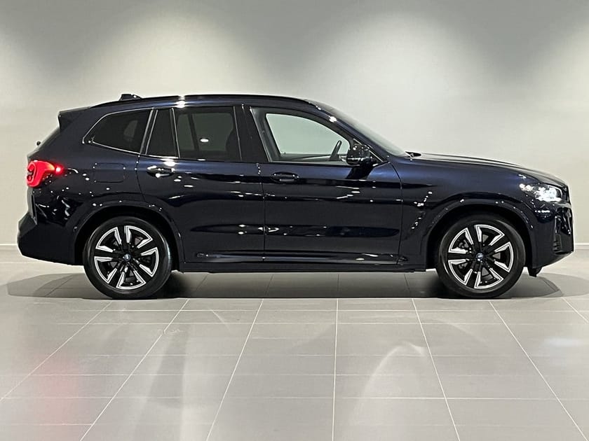 Bild 3 av BMW iX3 Charged M Sport Panorama Drag Elstolar Minne Adpt Farth