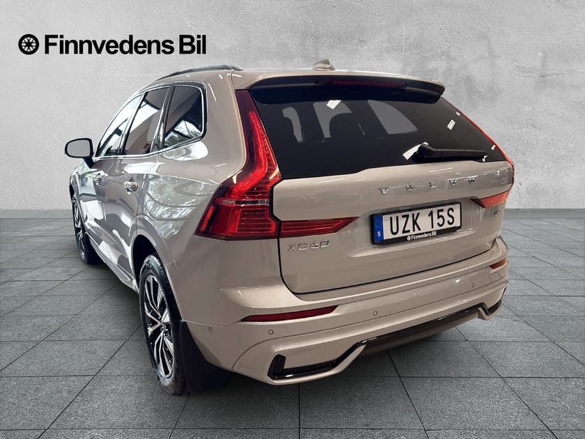Bild 3 av Volvo XC60 B4 Diesel Plus Dark(V-hjul, Drag,360 kamera)