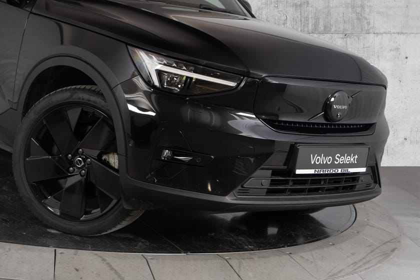 Bilde 2 av Volvo EX40 Ultra Black Edt. Krok/Varmepumpe/360 kam/Pixel lys