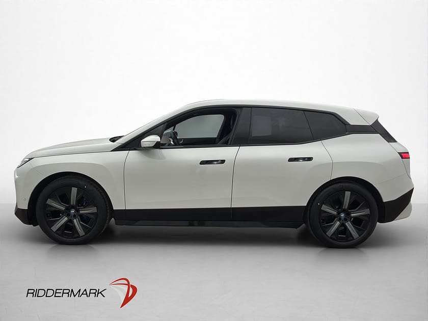 Bild 5 av BMW iX xDrive40 Sport line Laser HUD H/K Cockpit Läder Drag