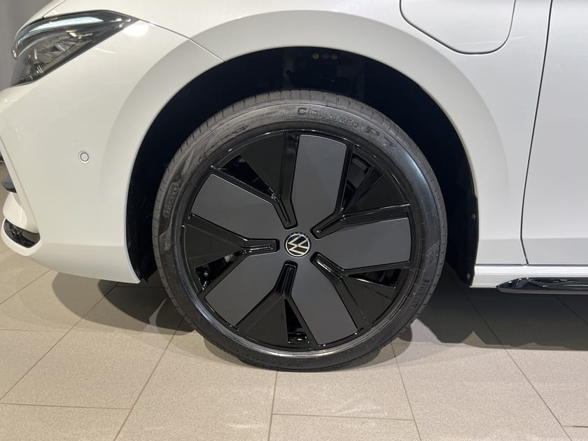 Bild 4 av Volkswagen Passat Variant eHybrid 272HK R-Line Black Style DRAG