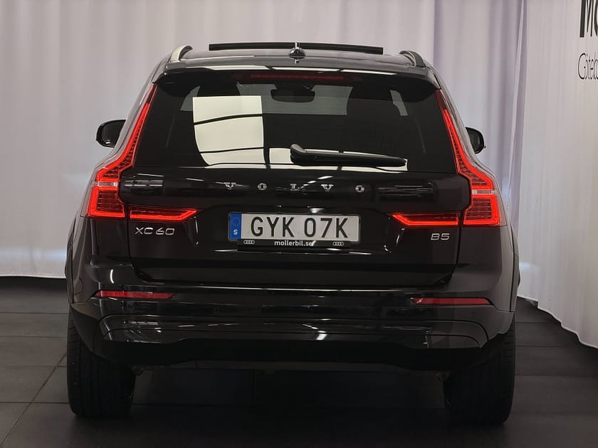 Bild 3 av Volvo XC60 B5 Momentum 22''/Pano/Keyless/B-kamera