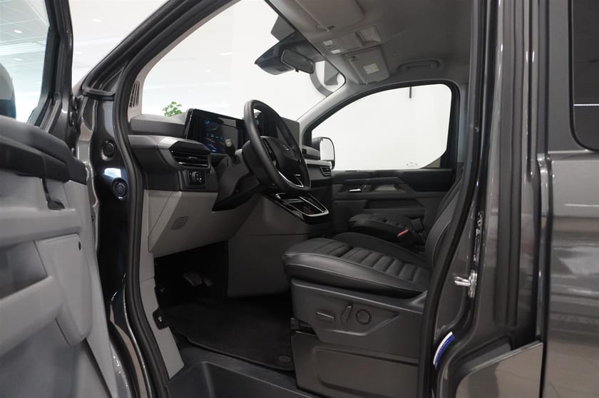 Bild 2 av Ford Tourneo Custom 340 Plug-in Hybrid 2025 Titanium X,2.5l PHEV 227hk CVT