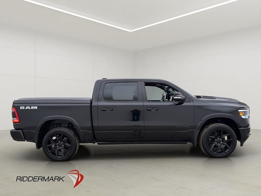 Bild 2 av RAM 1500 Crew Cab Dodge Laramie Night 5.7 4x4 Drag Luft H/K Pano Moms