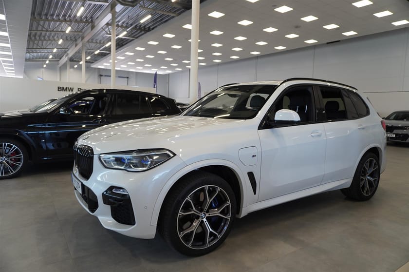 Bild 3 av BMW X5 xDrive45e iPerformance M-Sport Innovation Edition DAP Komfortstol Pano 21