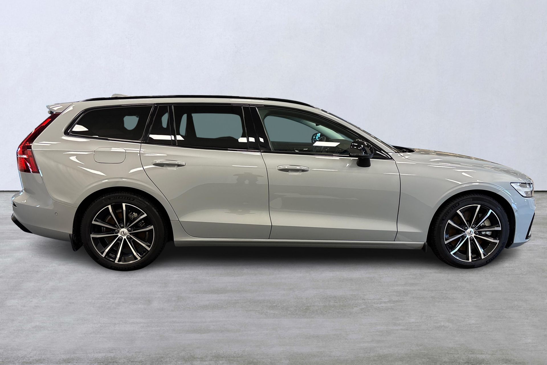Volvo V60 T6 Plus Dark Nordic Edition 2025, bild 3/10
