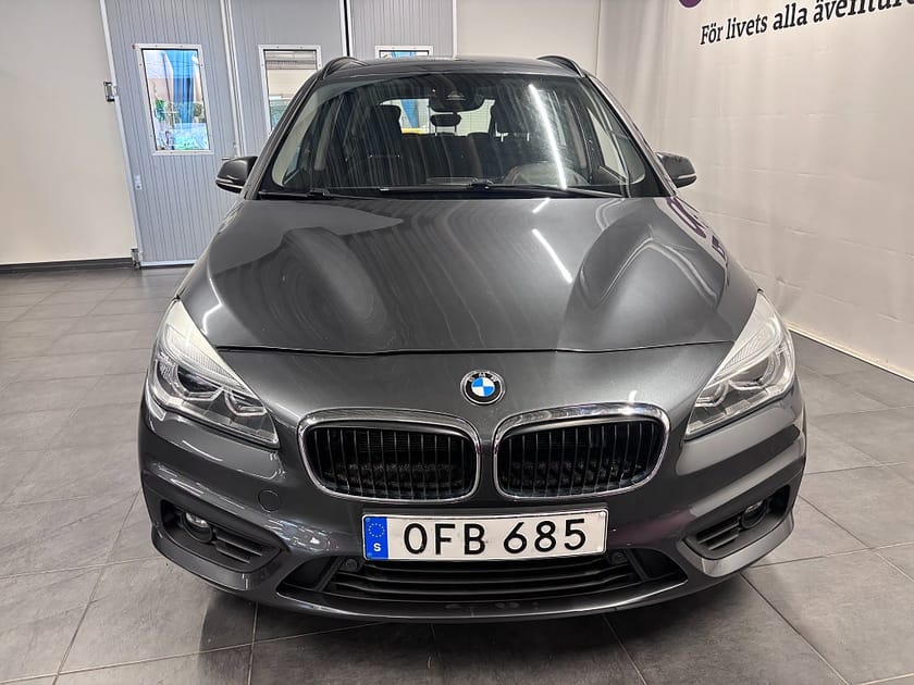 Bild 2 av BMW 218i Gran Tourer Aut Advantage 7-sits Drag V-Hjul Elbaklucka