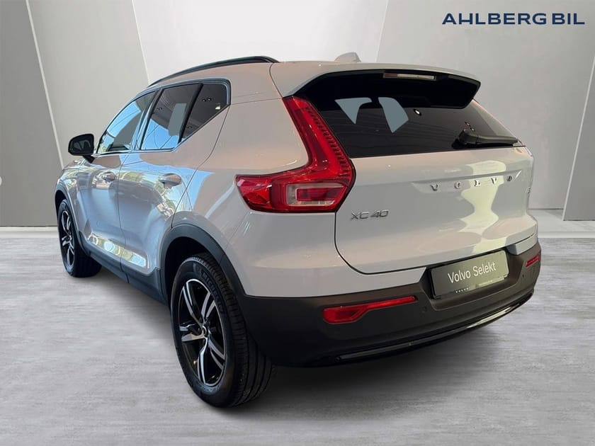 Bild 3 av Volvo XC40 B3 FWD Bensin Plus Dark. Backkamera, Navi, Adaptiv farthållare,  Programmerbar bränslevärm,  Rattvärme