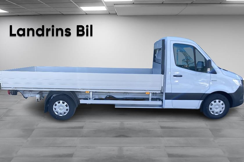 Bild 4 av Mercedes-Benz eSprinter 420 Chassi 81 kWh 110 Flakbil Omgående leverans