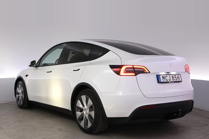 Bild 4 av Tesla Model Y Standard Range RWD Autopilot Panorama Drag