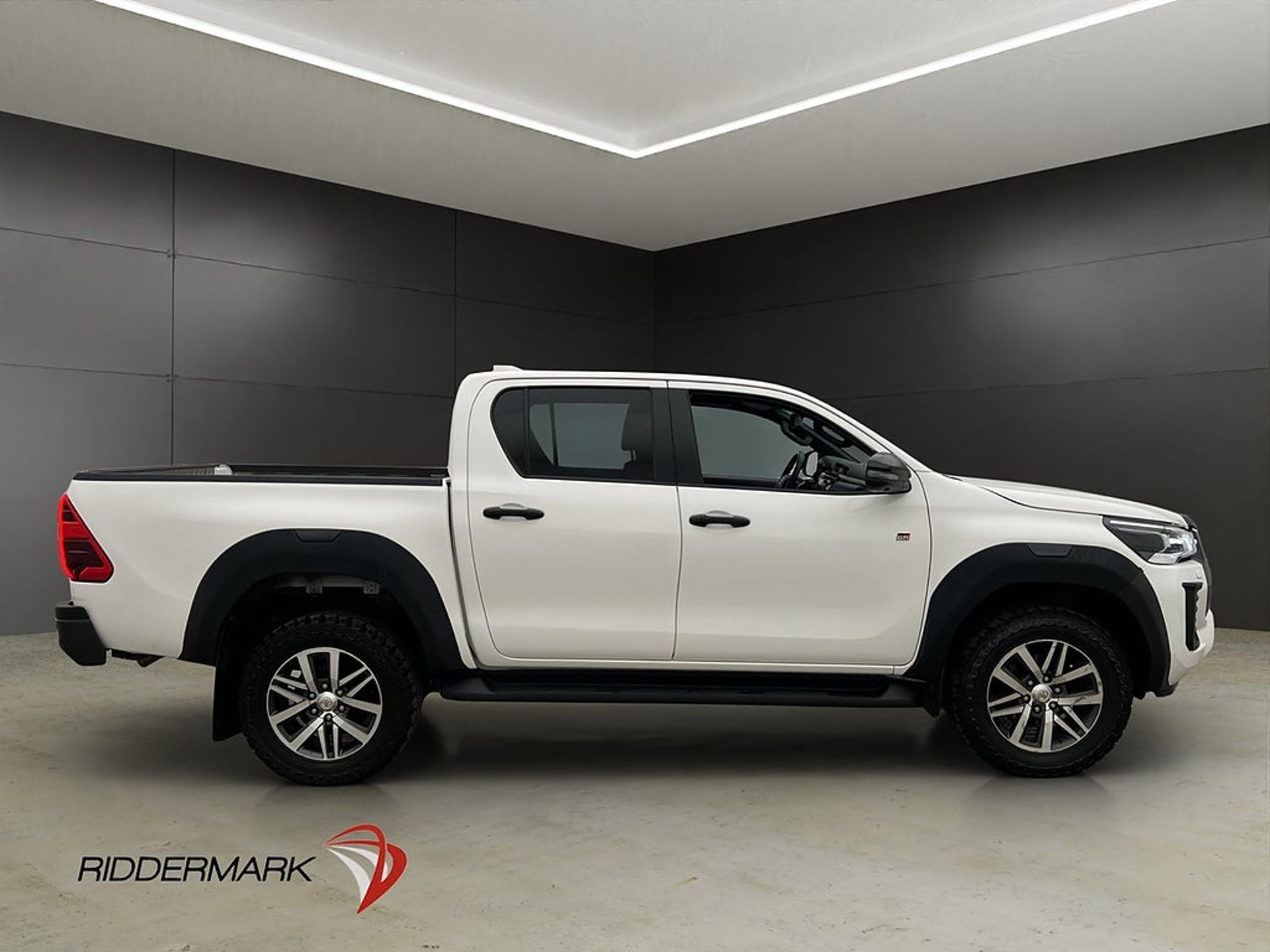 Toyota HiLux 2023, bild 2/40