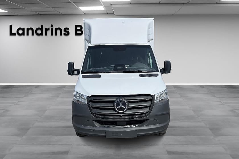 Bild 2 av Mercedes-Benz eSprinter 420 Chassi 81 kWh EH A3 PRO Volymskåp m. Lyft *OMG LEVERANS*