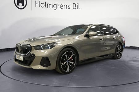 BMW i5 eDrive40 Touring M-Sport Drag Pano