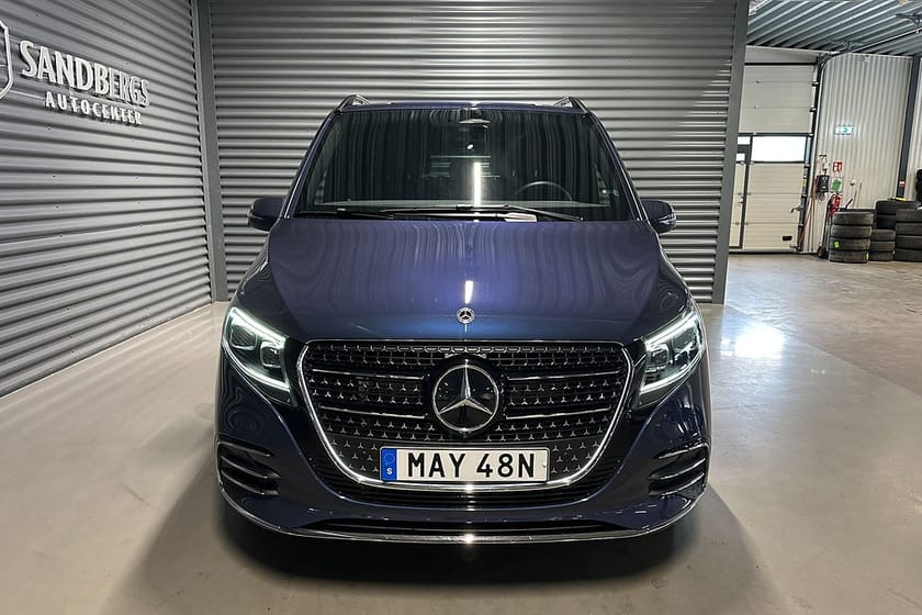 Bild 2 av Mercedes-Benz V 300d 4MATIC 3.2t AMG 360-kamera Värmare Burmester Navi Drag