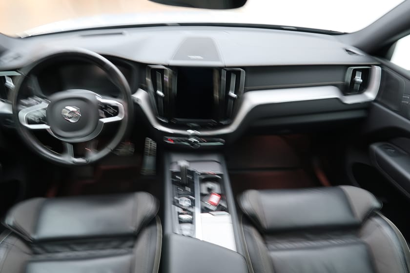 Bild 5 av Volvo XC60 B4 AWD Diesel R-Design, Drag, Pano, 22" Fälg