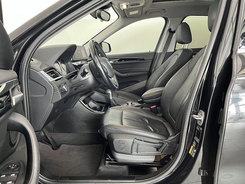 Bild 5 av BMW X1 xDrive25e Model xLine Drag Panorama Head-Up Park Assist