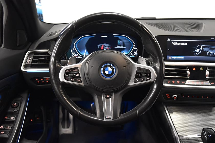 Bild 2 av BMW 330e xDrive Touring Plug-in M-Sport Drag AdaptivF Rattv P-Värm 292hk