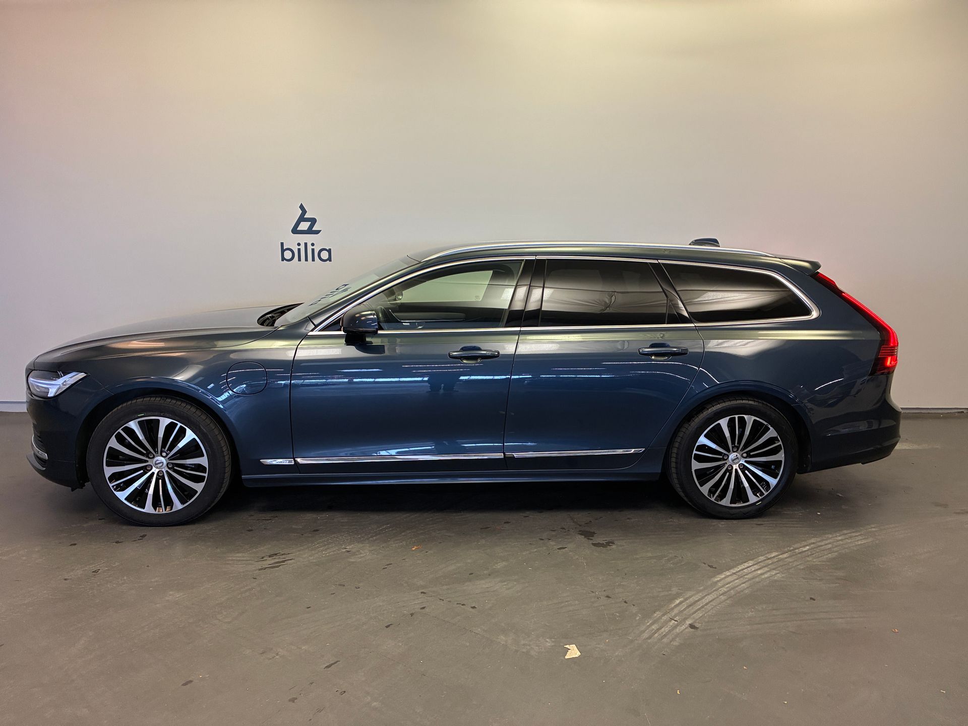 Volvo V90 Recharge T6 Core Edition 2024, bild 3/10