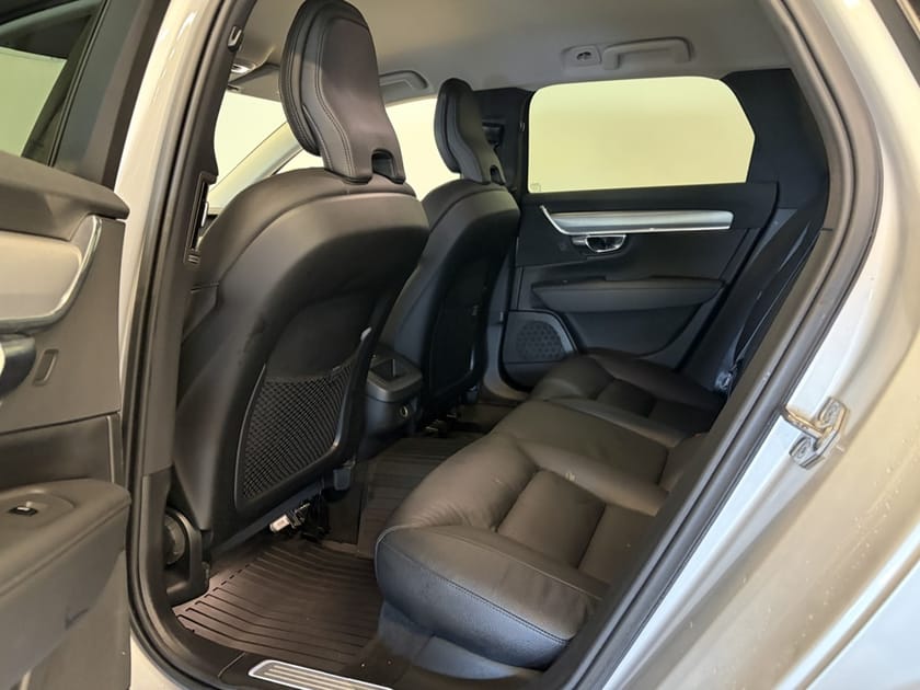 Bild 3 av Volvo V90 D4 AWD 190hk Momentum Advanced SE Aut/Drag