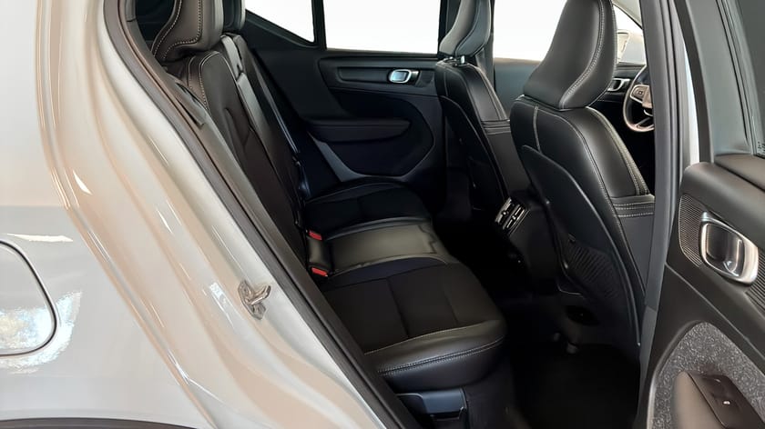 Bild 5 av Volvo XC40 D4 AWD Momentum Värmare Keyless