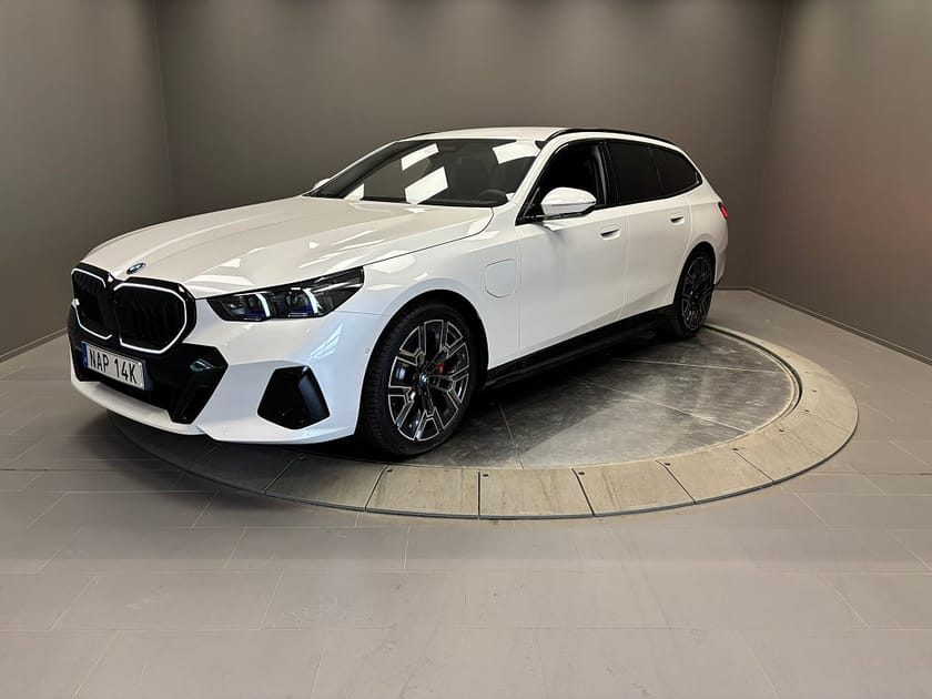 Bild 1 av BMW 530e xDrive Touring Touring, Gratis Vinterhjul*