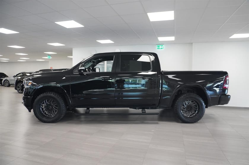 Bild 4 av RAM 1500 Crew Cab 5.7 V8 Laramie 4x4 Black Edition
