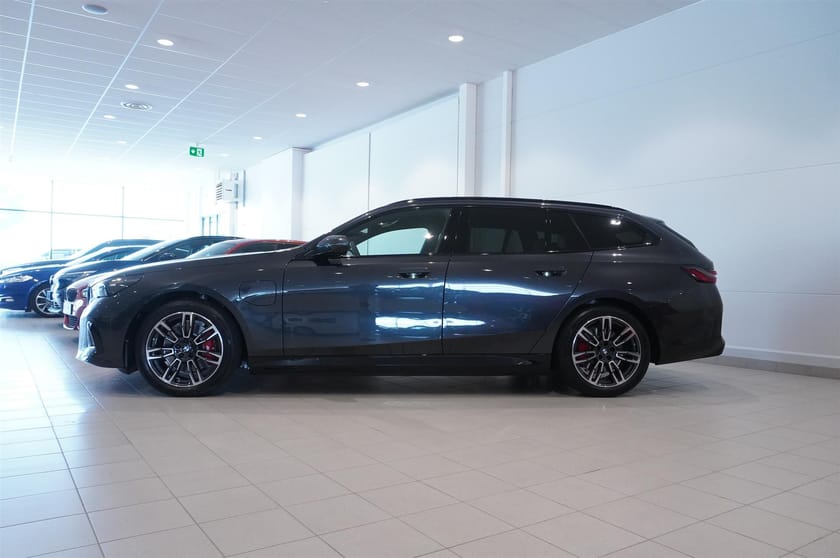 Bild 3 av BMW 530e xDrive Touring Fully Charged M Sportpaket Pro