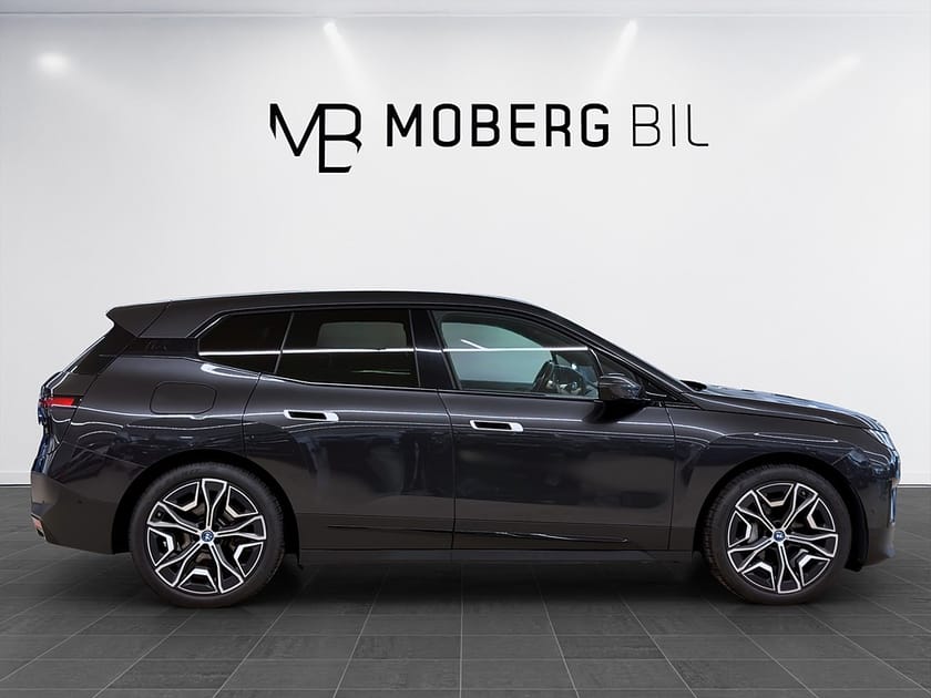 Bild 4 av BMW iX xDrive40 326hk Helg på Moberg! Exlusive Innovation HUD 360 Massage