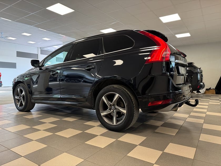 Bild 4 av Volvo XC60 D4 AWD Geartronic R-Design Business Värmare 181 Hk Drag